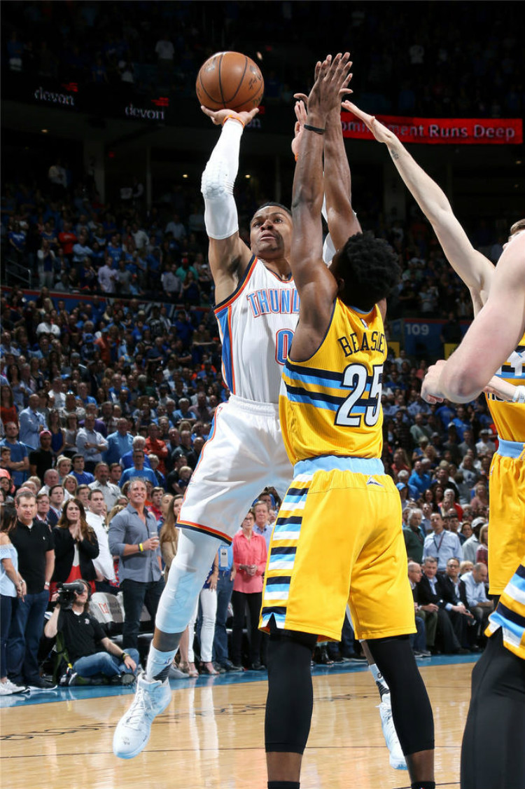 们在狭小空 们在狭小空